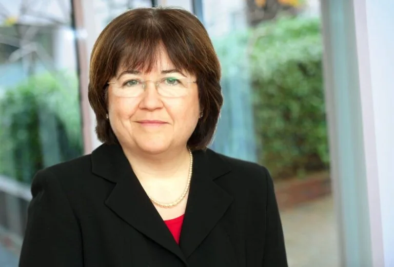 Patricia Wakeford Headshot