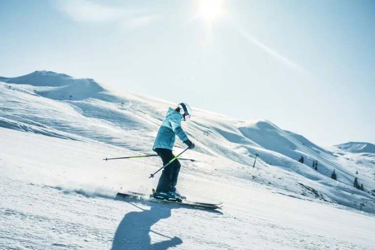 Dynamic,Picture,Of,Woman,Skier,In,Blue,Outfit,On,The