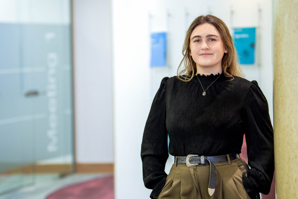 FA_OLIVIA_KNEEBONE_001_Resized